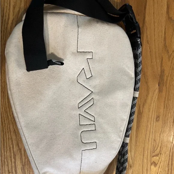 Kavu Original Canvas Crossbody Rope Sling Bag In Khaki - Picture 3 of 3